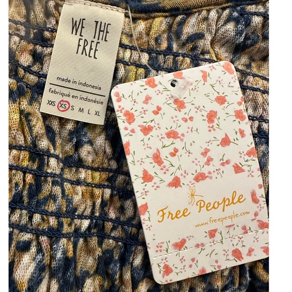 Free People Ruffled Up Top Linen Blend Navy/Gold Floral Smocked Flowy XS NWT - Picture 5 of 6